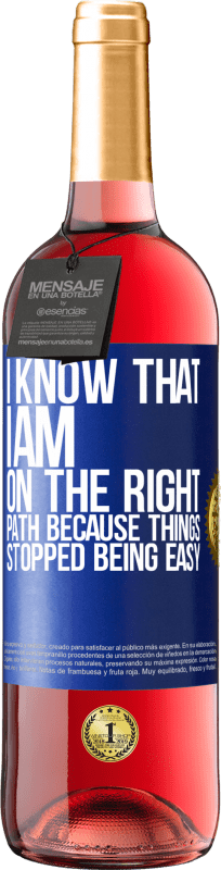29,95 € 免费送货 | 桃红葡萄酒 ROSÉ版 我知道自己走在正确的道路上，因为事情不再那么容易 蓝色标签. 可自定义的标签 青年酒 收成 2025 Tempranillo