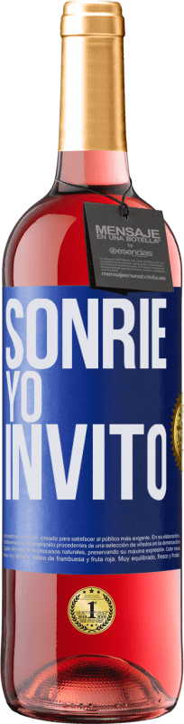 Envío gratis | Vino Rosado Edición ROSÉ Sonríe, yo invito Etiqueta Azul. Etiqueta personalizable Vino joven Cosecha 2023 Tempranillo