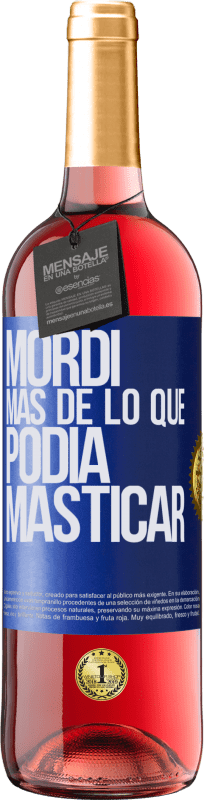 29,95 € Envío gratis | Vino Rosado Edición ROSÉ Mordí más de lo que podía masticar Etiqueta Azul. Etiqueta personalizable Vino joven Cosecha 2023 Tempranillo