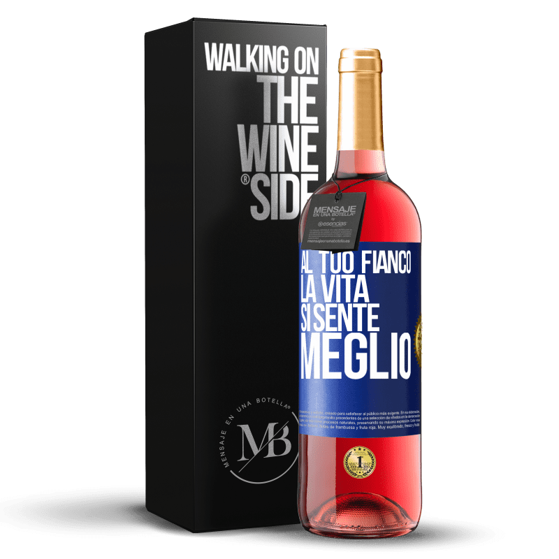 29,95 € Spedizione Gratuita | Vino rosato Edizione ROSÉ Al tuo fianco la vita si sente meglio Etichetta Blu. Etichetta personalizzabile Vino giovane Raccogliere 2024 Tempranillo