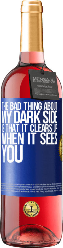29,95 € Free Shipping | Rosé Wine ROSÉ Edition The bad thing about my dark side is that it clears up when it sees you Blue Label. Customizable label Young wine Harvest 2025 Tempranillo