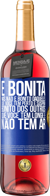 29,95 € | Vinho rosé Edição ROSÉ É bonita. Mas não é bonito daqueles que você tem perto e suspira. Bonito dos outros, que você tem longe e não tem ar Etiqueta Azul. Etiqueta personalizável Vinho jovem Colheita 2024 Tempranillo