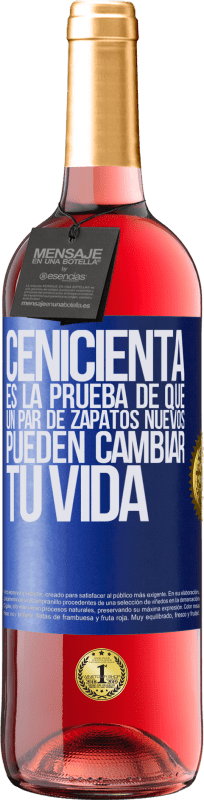 29,95 € | Vino Rosado Edición ROSÉ Cenicienta es la prueba de que un par de zapatos nuevos pueden cambiar tu vida Etiqueta Azul. Etiqueta personalizable Vino joven Cosecha 2024 Tempranillo