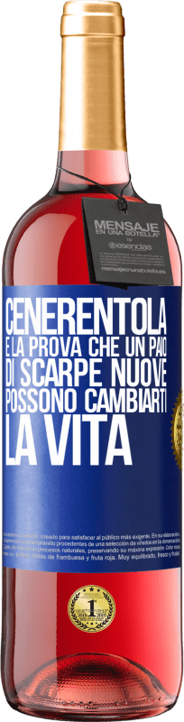 29,95 € Spedizione Gratuita | Vino rosato Edizione ROSÉ Cenerentola è la prova che un paio di scarpe nuove possono cambiarti la vita Etichetta Blu. Etichetta personalizzabile Vino giovane Raccogliere 2025 Tempranillo