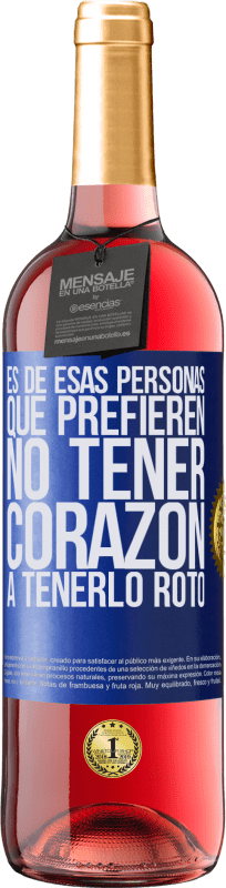 Envío gratis | Vino Rosado Edición ROSÉ Es de esas personas que prefieren no tener corazón a tenerlo roto Etiqueta Azul. Etiqueta personalizable Vino joven Cosecha 2023 Tempranillo