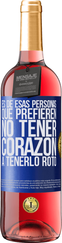 29,95 € Envío gratis | Vino Rosado Edición ROSÉ Es de esas personas que prefieren no tener corazón a tenerlo roto Etiqueta Azul. Etiqueta personalizable Vino joven Cosecha 2025 Tempranillo