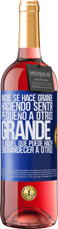 29,95 € | Vino Rosado Edición ROSÉ Nadie se hace grande haciendo sentir pequeño a otros. Grande es aquel que puede hacer engrandecer a otros Etiqueta Azul. Etiqueta personalizable Vino joven Cosecha 2023 Tempranillo