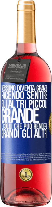 29,95 € | Vino rosato Edizione ROSÉ Nessuno diventa grande facendo sentire gli altri piccoli. Grande è colui che può rendere grandi gli altri Etichetta Blu. Etichetta personalizzabile Vino giovane Raccogliere 2023 Tempranillo