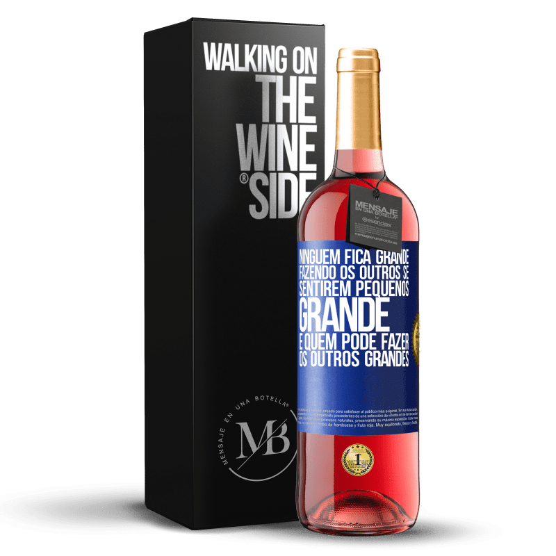 29,95 € Envio grátis | Vinho rosé Edição ROSÉ Ninguém fica grande fazendo os outros se sentirem pequenos. Grande é quem pode fazer os outros grandes Etiqueta Azul. Etiqueta personalizável Vinho jovem Colheita 2025 Tempranillo