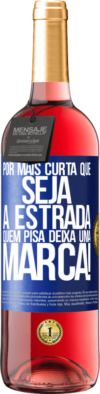 29,95 € | Vinho rosé Edição ROSÉ Por mais curta que seja a estrada. Quem pisa, deixa uma marca! Etiqueta Azul. Etiqueta personalizável Vinho jovem Colheita 2024 Tempranillo