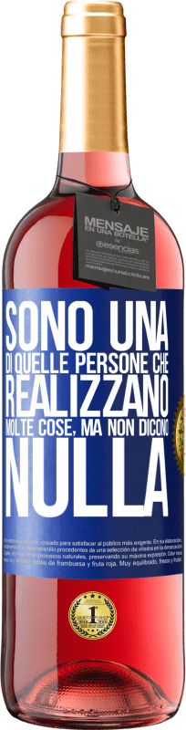 Spedizione Gratuita | Vino rosato Edizione ROSÉ Sono una di quelle persone che realizzano molte cose, ma non dicono nulla Etichetta Blu. Etichetta personalizzabile Vino giovane Raccogliere 2023 Tempranillo