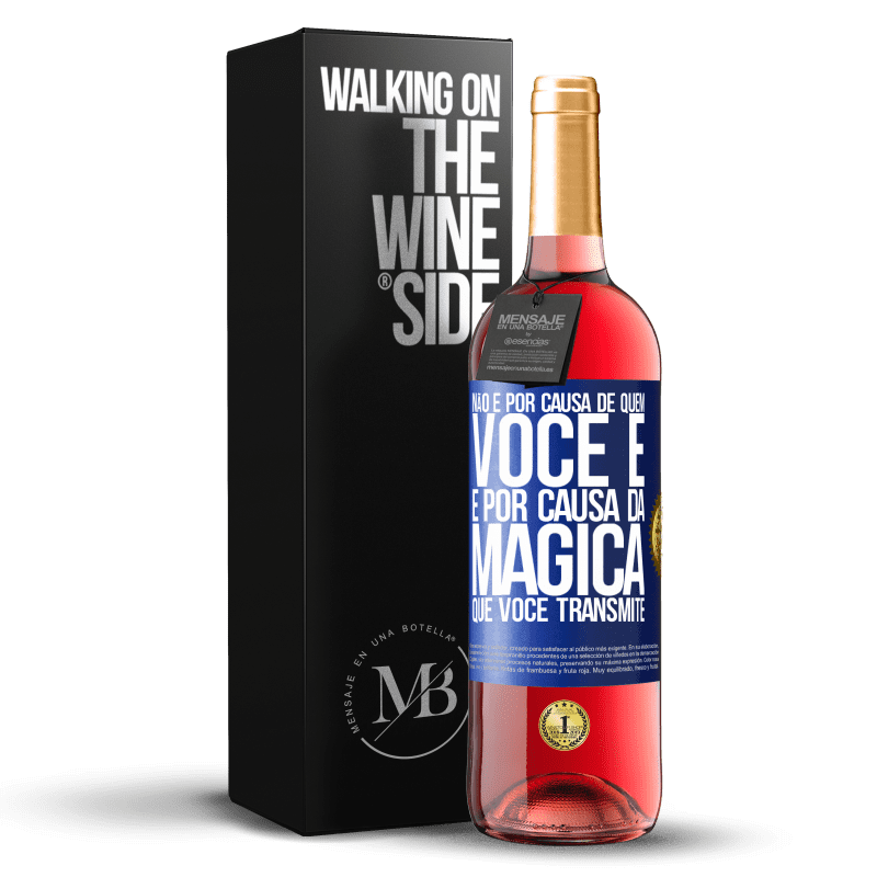 29,95 € Envio grátis | Vinho rosé Edição ROSÉ Não é por causa de quem você é, é por causa da mágica que você transmite Etiqueta Azul. Etiqueta personalizável Vinho jovem Colheita 2024 Tempranillo