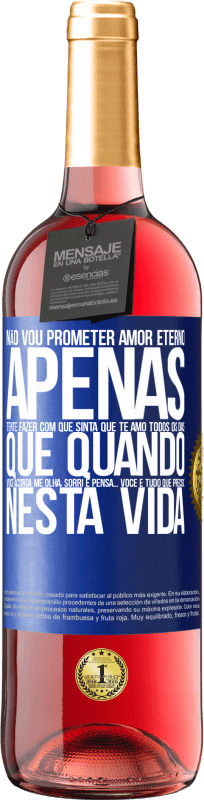 Envio grátis | Vinho rosé Edição ROSÉ Não vou prometer amor eterno, apenas tente fazer com que sinta que te amo todos os dias, que quando você acorda me olha, Etiqueta Azul. Etiqueta personalizável Vinho jovem Colheita 2023 Tempranillo