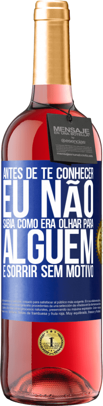 29,95 € | Vinho rosé Edição ROSÉ Antes de te conhecer, eu não sabia como era olhar para alguém e sorrir sem motivo Etiqueta Azul. Etiqueta personalizável Vinho jovem Colheita 2024 Tempranillo