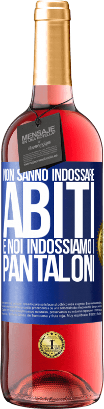 29,95 € | Vino rosato Edizione ROSÉ Non sanno indossare abiti e noi indossiamo i pantaloni Etichetta Blu. Etichetta personalizzabile Vino giovane Raccogliere 2024 Tempranillo