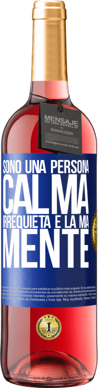 29,95 € Spedizione Gratuita | Vino rosato Edizione ROSÉ Sono una persona calma, irrequieta è la mia mente Etichetta Blu. Etichetta personalizzabile Vino giovane Raccogliere 2024 Tempranillo