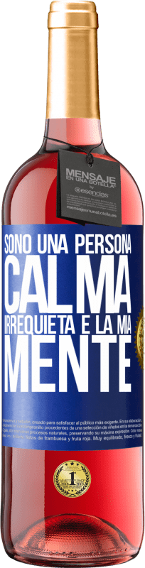 29,95 € Spedizione Gratuita | Vino rosato Edizione ROSÉ Sono una persona calma, irrequieta è la mia mente Etichetta Blu. Etichetta personalizzabile Vino giovane Raccogliere 2025 Tempranillo