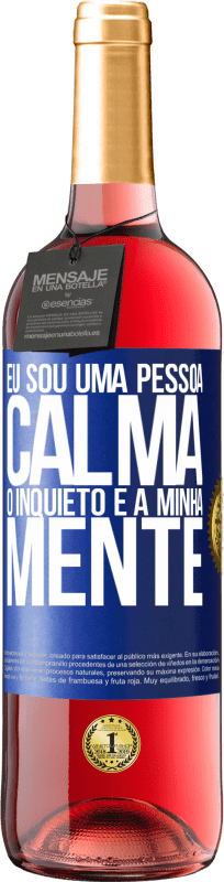 29,95 € Envio grátis | Vinho rosé Edição ROSÉ Eu sou uma pessoa calma, o inquieto é a minha mente Etiqueta Azul. Etiqueta personalizável Vinho jovem Colheita 2025 Tempranillo