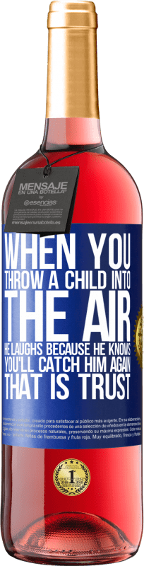 «当您将孩子扔到空中时，他会笑，因为他知道您会再次抓住他。信任» ROSÉ版