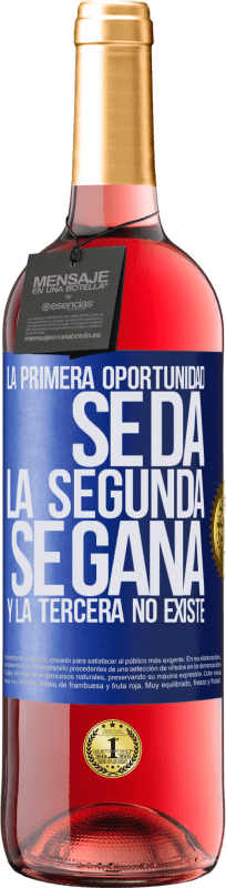 29,95 € Envío gratis | Vino Rosado Edición ROSÉ La primera oportunidad se da, la segunda se gana, y la tercera no existe Etiqueta Azul. Etiqueta personalizable Vino joven Cosecha 2025 Tempranillo