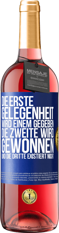 29,95 € | Roséwein ROSÉ Ausgabe Die erste Gelegenheit wird einem gegeben, die Zweite wird gewonnen und die Dritte existiert nicht Blaue Markierung. Anpassbares Etikett Junger Wein Ernte 2023 Tempranillo