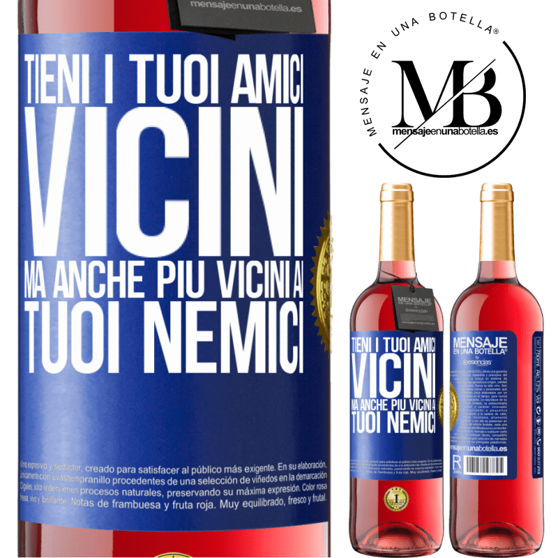 29,95 € Spedizione Gratuita | Vino rosato Edizione ROSÉ Tieni i tuoi amici vicini, ma anche più vicini ai tuoi nemici Etichetta Blu. Etichetta personalizzabile Vino giovane Raccogliere 2023 Tempranillo