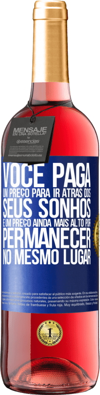 29,95 € Envio grátis | Vinho rosé Edição ROSÉ Você paga um preço para ir atrás dos seus sonhos e um preço ainda mais alto por permanecer no mesmo lugar Etiqueta Azul. Etiqueta personalizável Vinho jovem Colheita 2025 Tempranillo