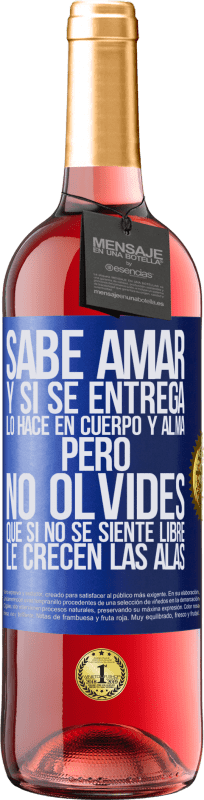 29,95 € Envío gratis | Vino Rosado Edición ROSÉ Sabe amar, y si se entrega, lo hace en cuerpo y alma. Pero, no olvides, que si no se siente libre, le crecen las alas Etiqueta Azul. Etiqueta personalizable Vino joven Cosecha 2025 Tempranillo