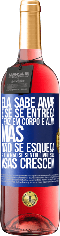 29,95 € | Vinho rosé Edição ROSÉ Ele sabe amar e, se se entrega, o faz em corpo e alma. Mas, não se esqueça, se você não se sentir livre, suas asas crescem Etiqueta Azul. Etiqueta personalizável Vinho jovem Colheita 2024 Tempranillo