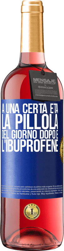 29,95 € | Vino rosato Edizione ROSÉ A una certa età, la pillola del giorno dopo è l'ibuprofene Etichetta Blu. Etichetta personalizzabile Vino giovane Raccogliere 2025 Tempranillo