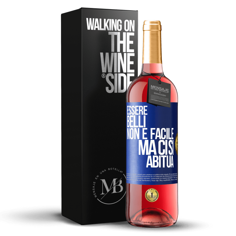 29,95 € Spedizione Gratuita | Vino rosato Edizione ROSÉ Essere belli non è facile, ma ci si abitua Etichetta Blu. Etichetta personalizzabile Vino giovane Raccogliere 2024 Tempranillo