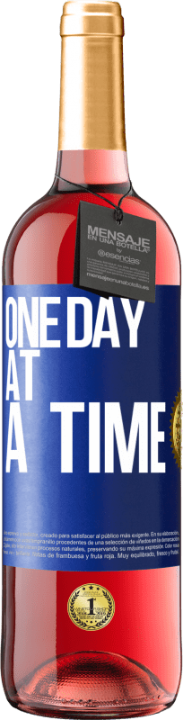 29,95 € | Rosé Wine ROSÉ Edition One day at a time Blue Label. Customizable label Young wine Harvest 2024 Tempranillo