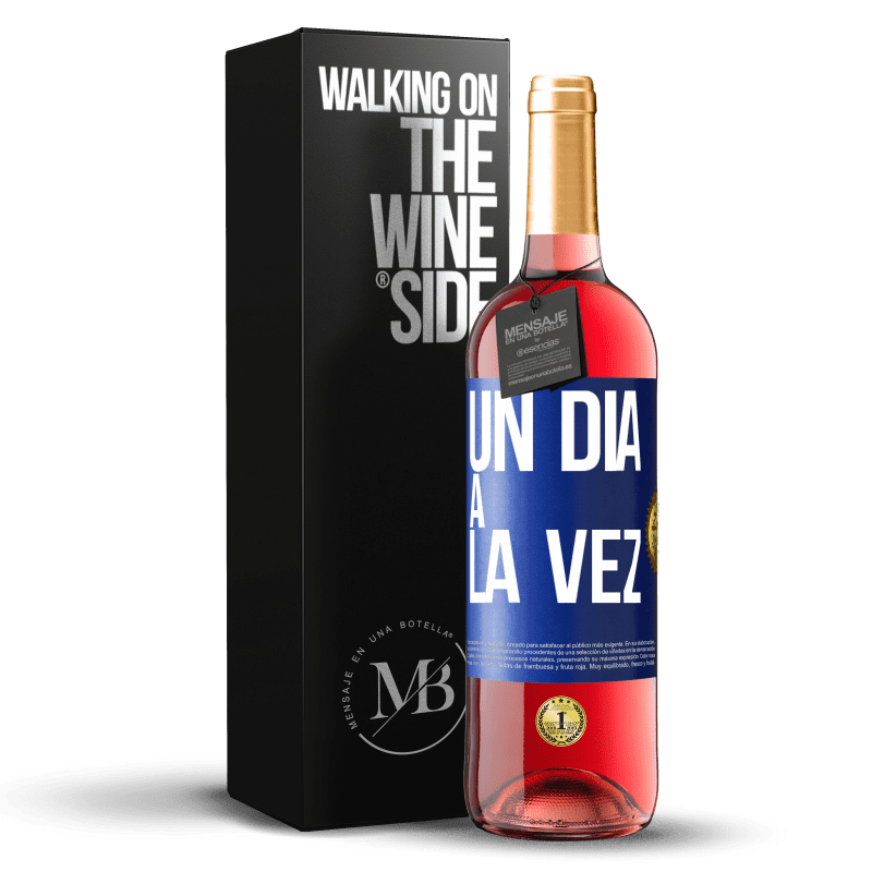 29,95 € Envío gratis | Vino Rosado Edición ROSÉ Un día a la vez Etiqueta Azul. Etiqueta personalizable Vino joven Cosecha 2024 Tempranillo