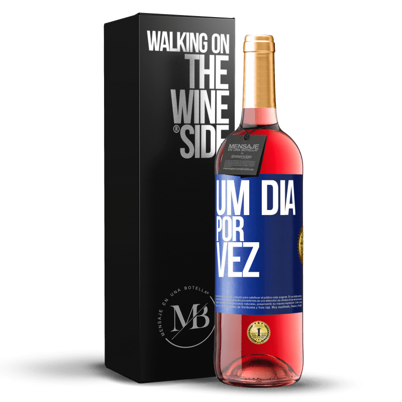 29,95 € Envio grátis | Vinho rosé Edição ROSÉ Um dia por vez Etiqueta Azul. Etiqueta personalizável Vinho jovem Colheita 2024 Tempranillo