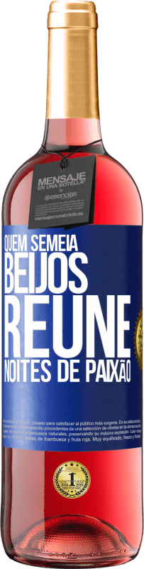 29,95 € | Vinho rosé Edição ROSÉ Quem semeia beijos, reúne noites de paixão Etiqueta Azul. Etiqueta personalizável Vinho jovem Colheita 2023 Tempranillo