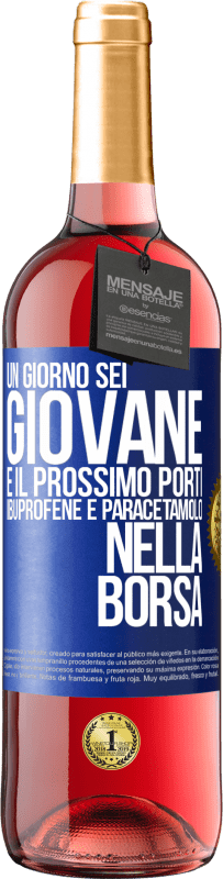 29,95 € | Vino rosato Edizione ROSÉ Un giorno sei giovane e il prossimo porti ibuprofene e paracetamolo nella borsa Etichetta Blu. Etichetta personalizzabile Vino giovane Raccogliere 2023 Tempranillo