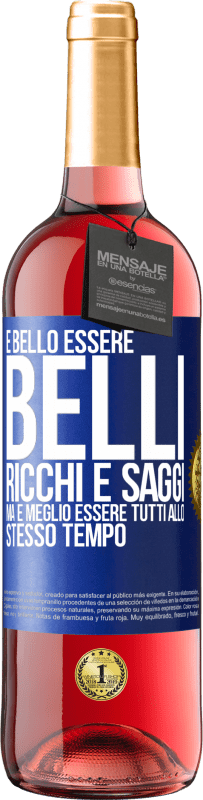 29,95 € Spedizione Gratuita | Vino rosato Edizione ROSÉ È bello essere belli, ricchi e saggi, ma è meglio essere tutti allo stesso tempo Etichetta Blu. Etichetta personalizzabile Vino giovane Raccogliere 2023 Tempranillo