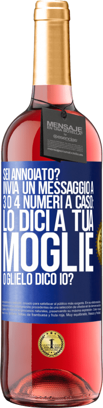 29,95 € Spedizione Gratuita | Vino rosato Edizione ROSÉ Sei annoiato Invia un messaggio a 3 o 4 numeri a caso: lo dici a tua moglie o glielo dico io? Etichetta Blu. Etichetta personalizzabile Vino giovane Raccogliere 2025 Tempranillo