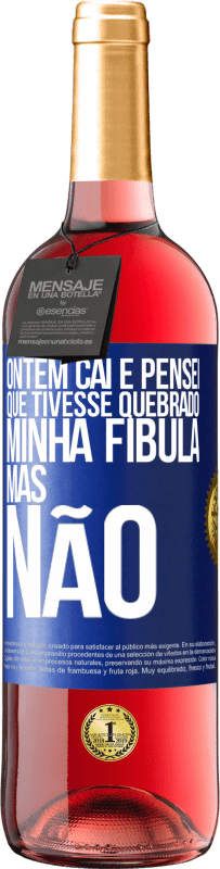 29,95 € | Vinho rosé Edição ROSÉ Ontem caí e pensei que tivesse quebrado minha fíbula. Mas não Etiqueta Azul. Etiqueta personalizável Vinho jovem Colheita 2025 Tempranillo