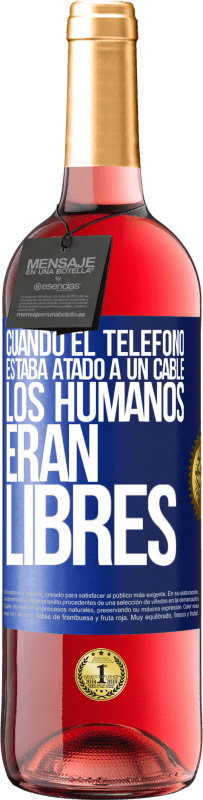 29,95 € Envío gratis | Vino Rosado Edición ROSÉ Cuando el teléfono estaba atado a un cable los humanos eran libres Etiqueta Azul. Etiqueta personalizable Vino joven Cosecha 2025 Tempranillo