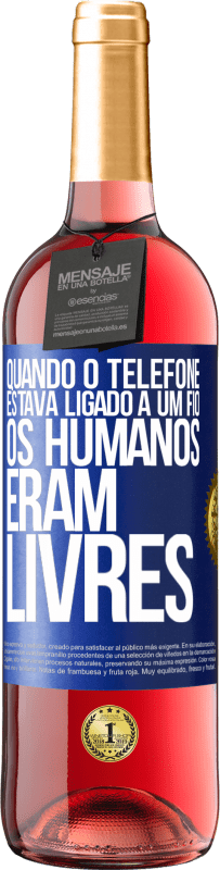 «Quando o telefone estava ligado a um fio, os humanos eram livres» Edição ROSÉ