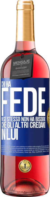 29,95 € Spedizione Gratuita | Vino rosato Edizione ROSÉ Chi ha fede in se stesso non ha bisogno che gli altri credano in lui Etichetta Blu. Etichetta personalizzabile Vino giovane Raccogliere 2025 Tempranillo