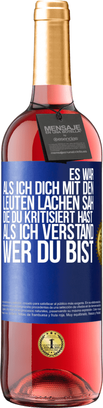 Kostenloser Versand | Roséwein ROSÉ Ausgabe Es war, als ich dich mit den Leuten lachen sah, die du kritisiert hast, als ich verstand, wer du bist Blaue Markierung. Anpassbares Etikett Junger Wein Ernte 2023 Tempranillo