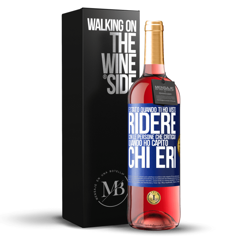 29,95 € Spedizione Gratuita | Vino rosato Edizione ROSÉ È stato quando ti ho visto ridere con le persone che criticavi, quando ho capito chi eri Etichetta Blu. Etichetta personalizzabile Vino giovane Raccogliere 2025 Tempranillo
