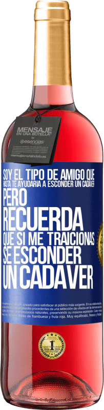 Envío gratis | Vino Rosado Edición ROSÉ Soy el tipo de amigo que hasta te ayudaría a esconder un cadáver, pero recuerda que si me traicionas… sé esconder un cadáver Etiqueta Azul. Etiqueta personalizable Vino joven Cosecha 2023 Tempranillo