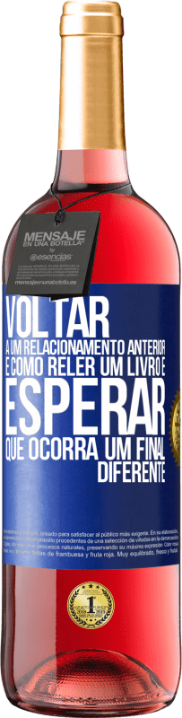 Envio grátis | Vinho rosé Edição ROSÉ Voltar a um relacionamento anterior é como reler um livro e esperar que ocorra um final diferente Etiqueta Azul. Etiqueta personalizável Vinho jovem Colheita 2023 Tempranillo