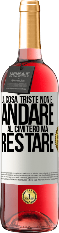29,95 € Spedizione Gratuita | Vino rosato Edizione ROSÉ La cosa triste non è andare al cimitero, ma restare Etichetta Bianca. Etichetta personalizzabile Vino giovane Raccogliere 2025 Tempranillo