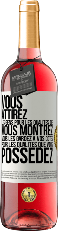 29,95 € Envoi gratuit | Vin rosé Édition ROSÉ Vous attirez les gens pour les qualités que vous montrez. Vous les gardez à vos côtés pour les qualités que vous possédez Étiquette Blanche. Étiquette personnalisable Vin jeune Récolte 2024 Tempranillo