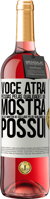 29,95 € Envio grátis | Vinho rosé Edição ROSÉ Você atrai pessoas pelas qualidades que mostra. Você os mantém ao seu lado pelas qualidades que possui Etiqueta Branca. Etiqueta personalizável Vinho jovem Colheita 2025 Tempranillo
