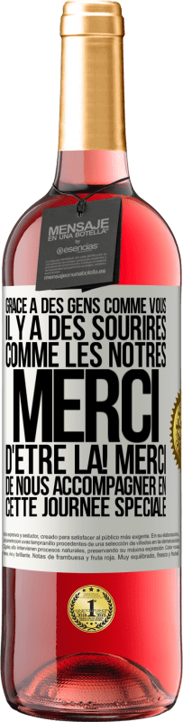 «Grâce à des gens comme vous il y a des sourires comme les nôtres. Merci d'être là! Merci de nous accompagner en cette journée sp» Édition ROSÉ